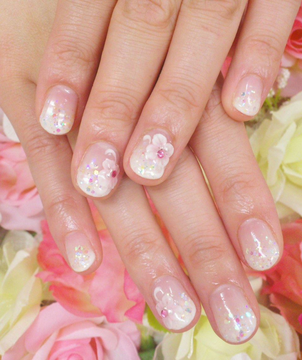 Ногти короткие