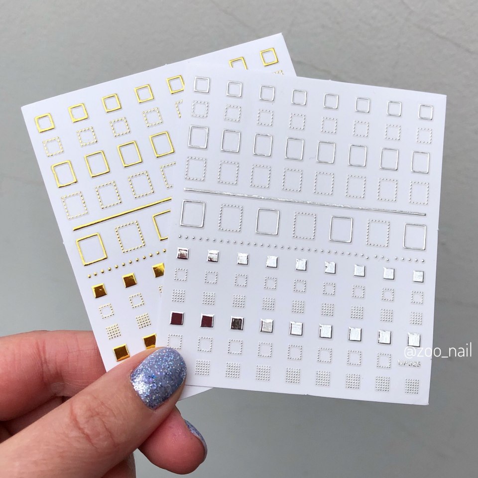 Маникюр с наклейками квадратиками