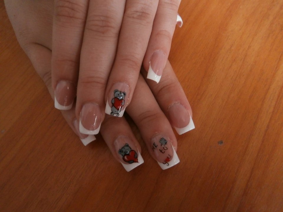 Маникюр с френчем на квадратные ногти с сердечками