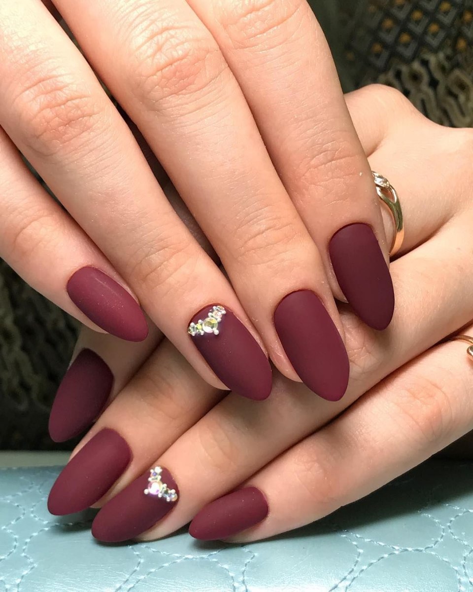 Бордовый миндаль 2020