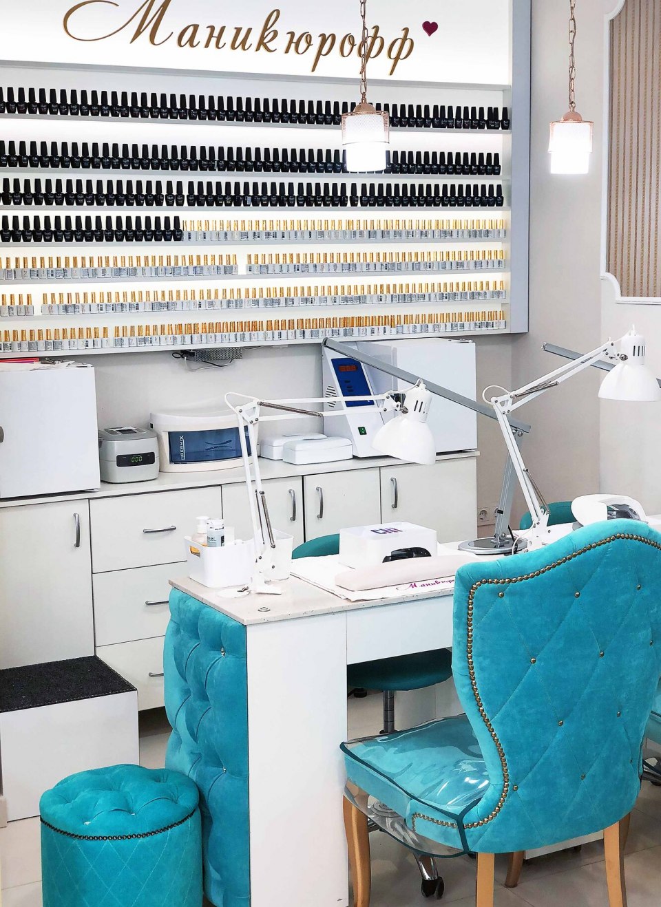 Маникюр с полосками волнами