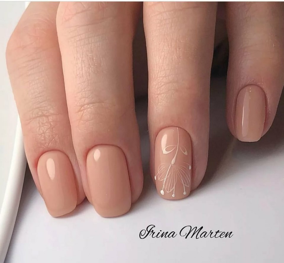 Неброский маникюр на короткие ногти