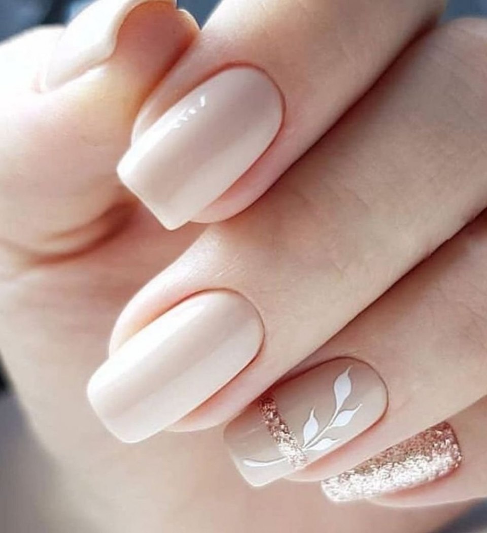 Ногти в бежевых тонах