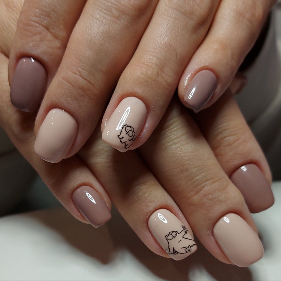 Бежевый маникюр на короткие ногти