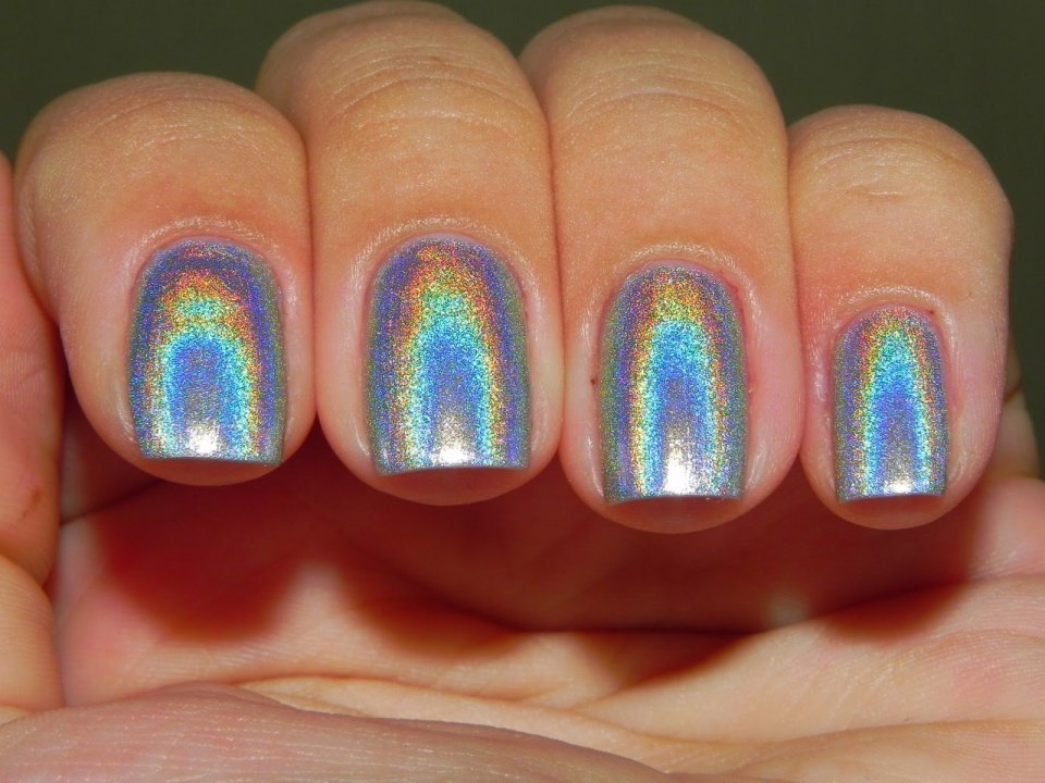 Голубой маникюр с переливом