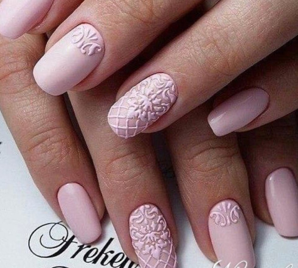 Маникюр пудрового цвета