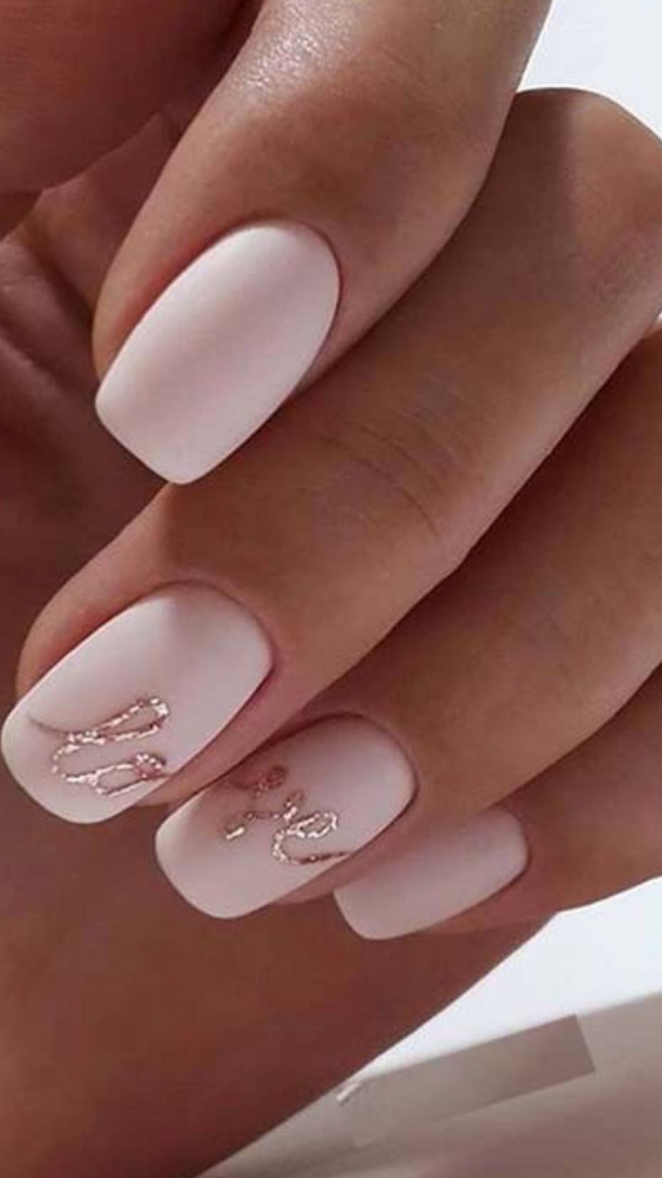 Свадебный маникюр пудровый