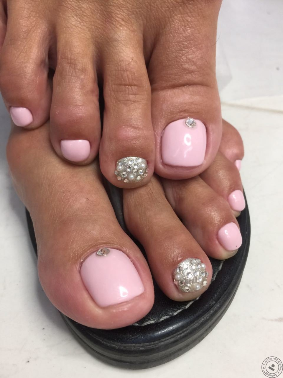 Летний педикюр на короткие ногти