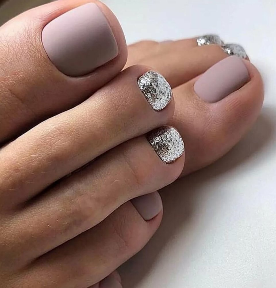 Матовый педикюр