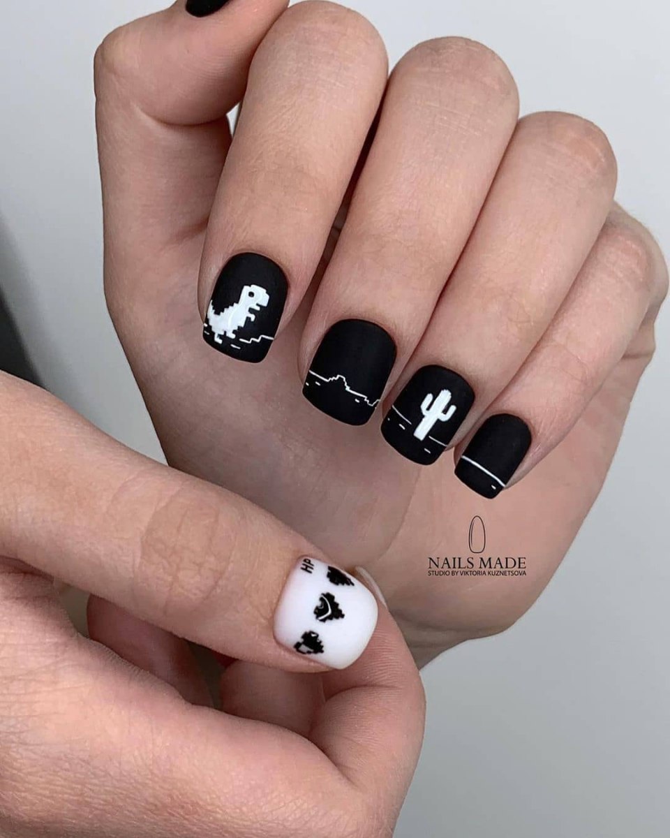 Черный маникюр на короткие ногти геометрия