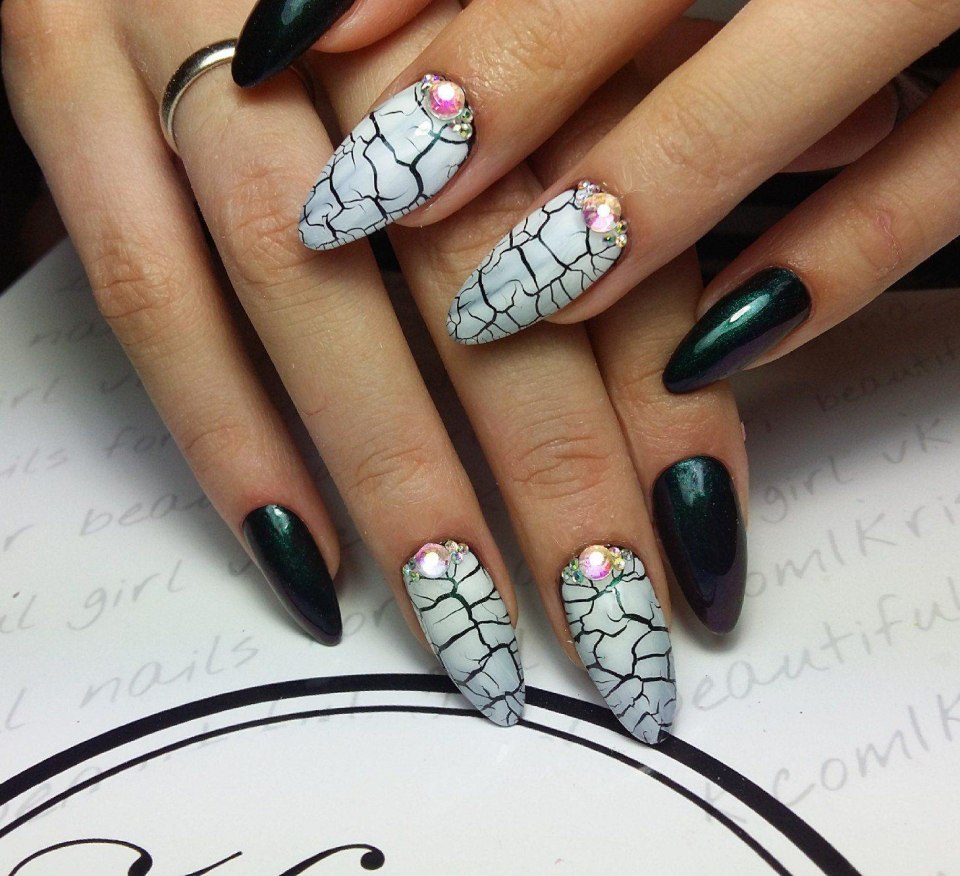 Красивый черно белый маникюр на длинные ногти