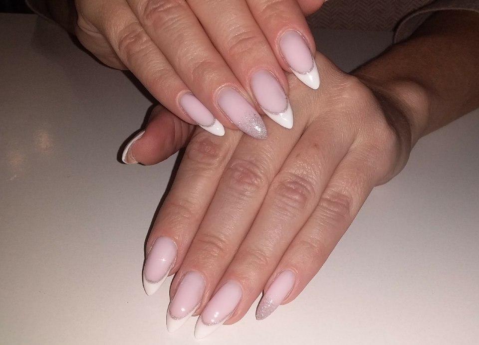 Длинные акриловые ногти