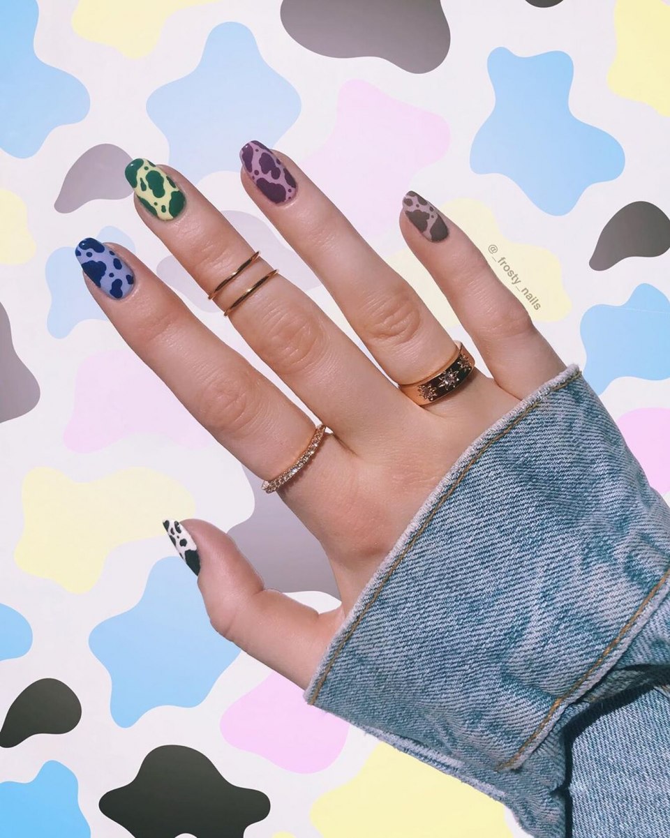 Маникюр корова разноцветная