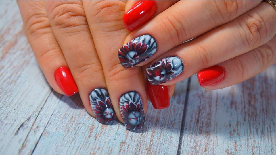 Маникюр по мокрому лаку