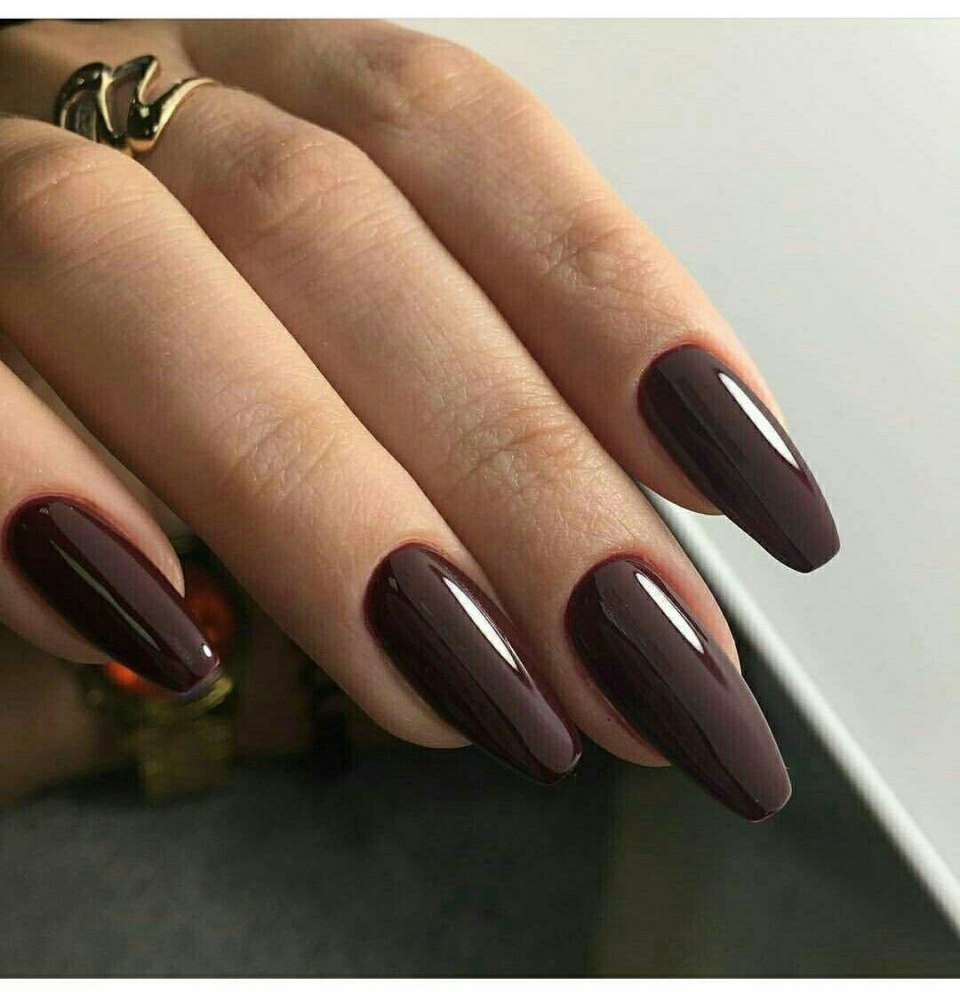 Бордовые длинные ногти