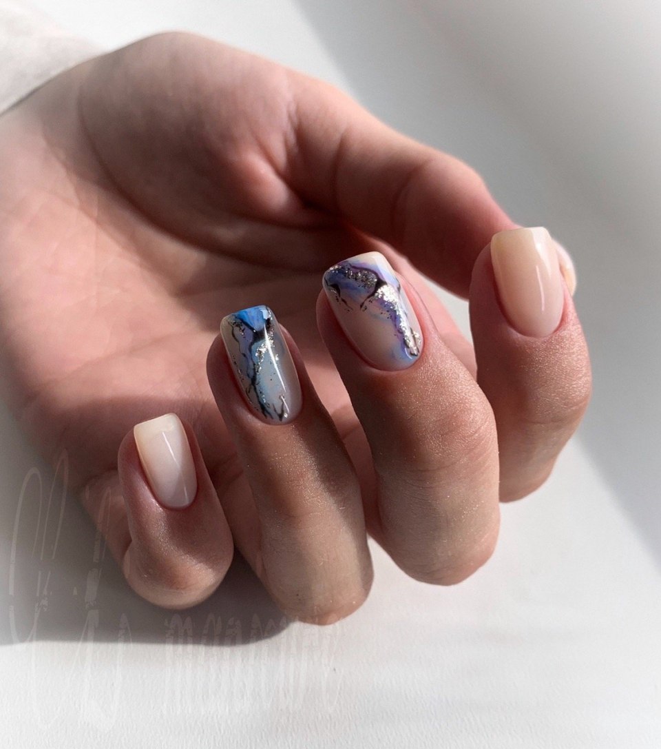 Маникюр на короткие ногти классический