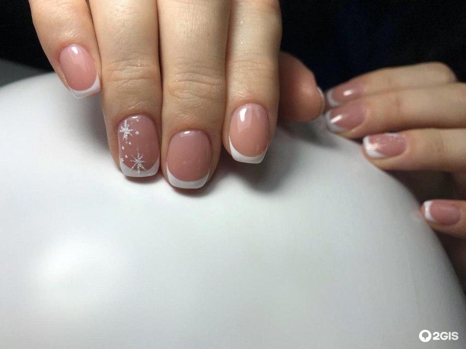 Маникюр на короткие ногти классический