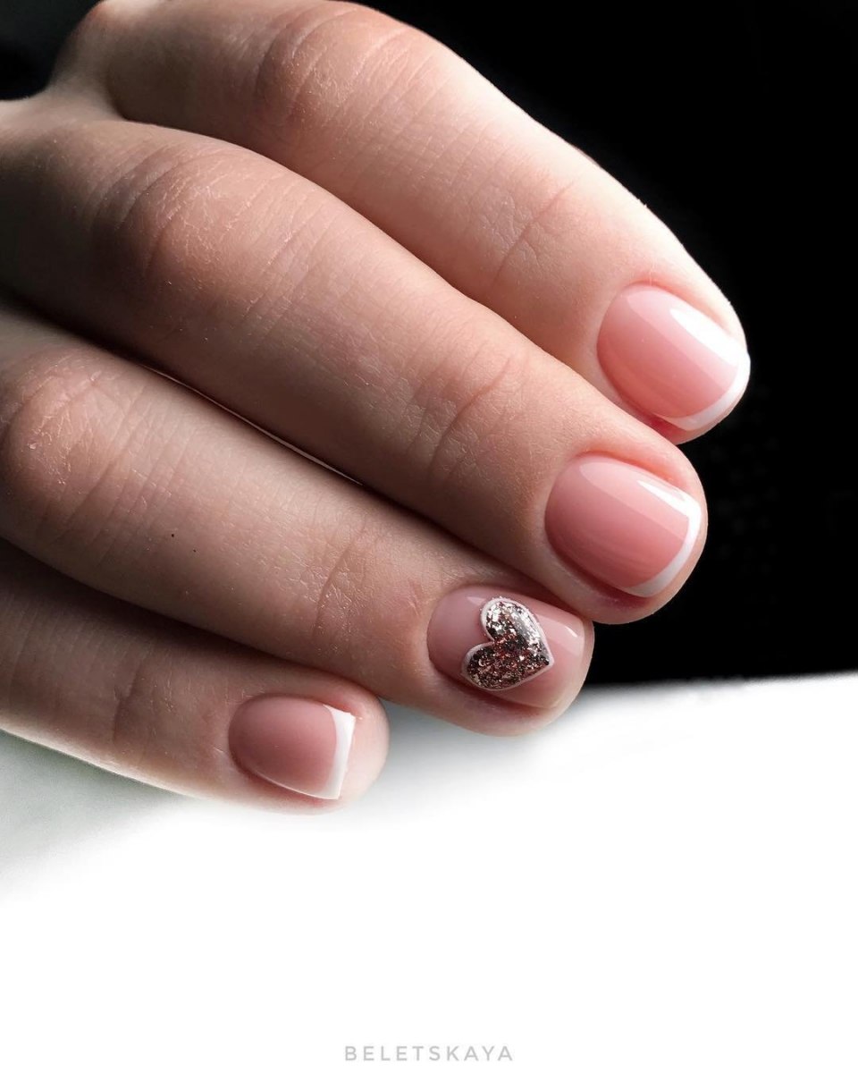 Квадратные ногти короткие френч миндальный