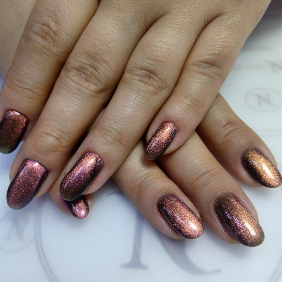 Маникюр розовый перламутр