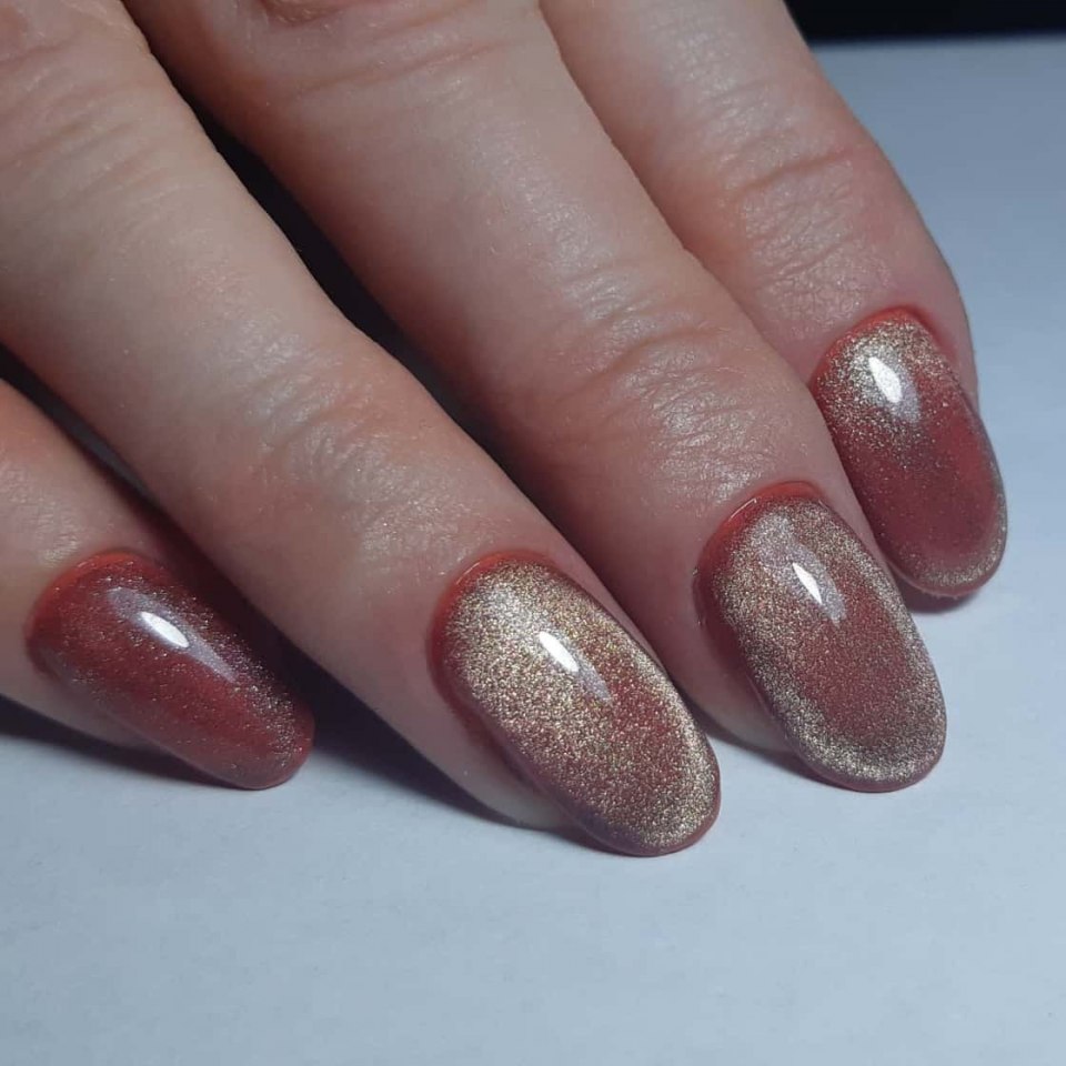 Маникюр кошачий глаз розовый