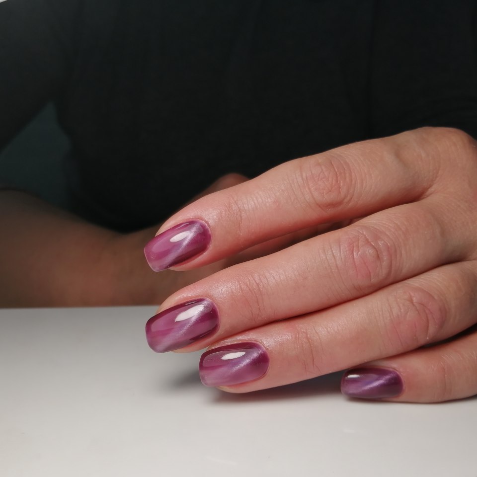 Маникюр кошачий глаз серый