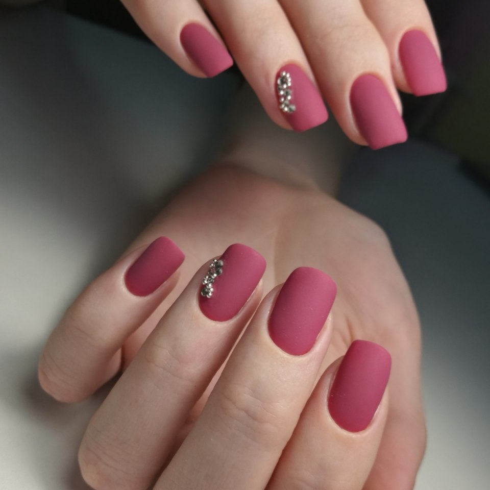 Однотонный маникюр