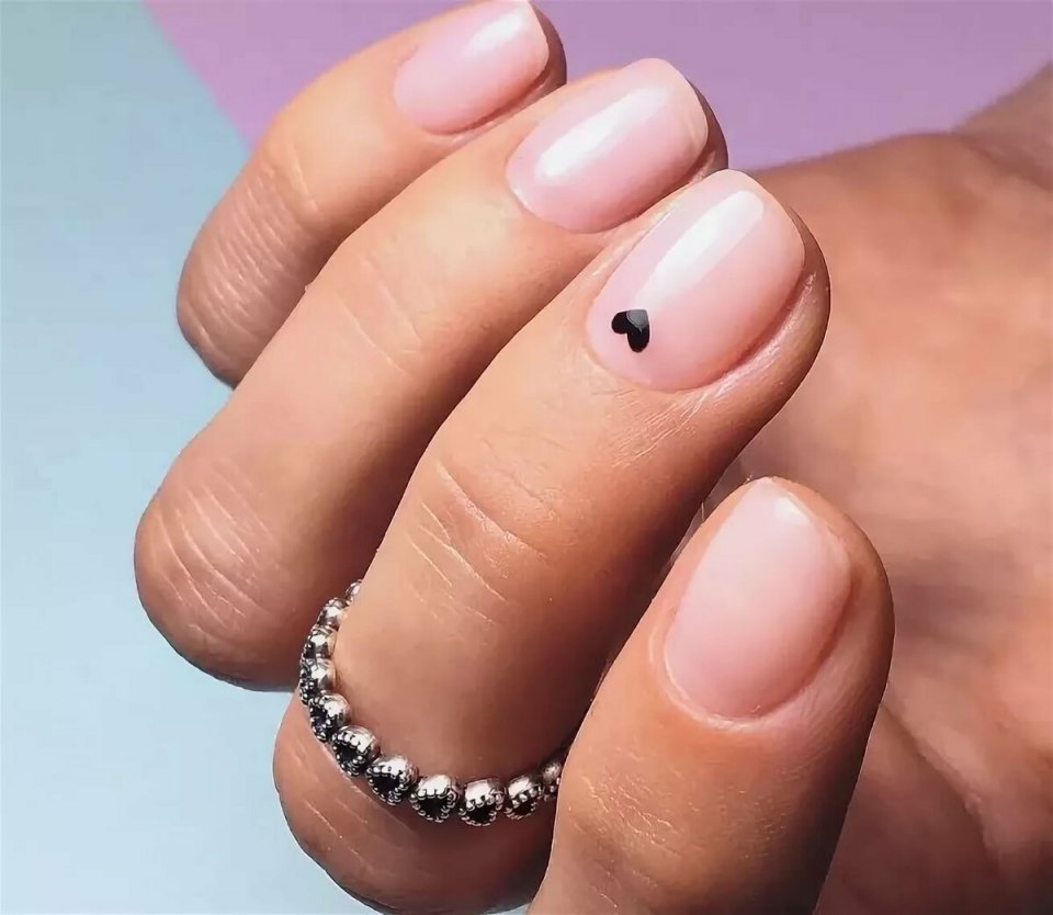 Розовый нейл арт