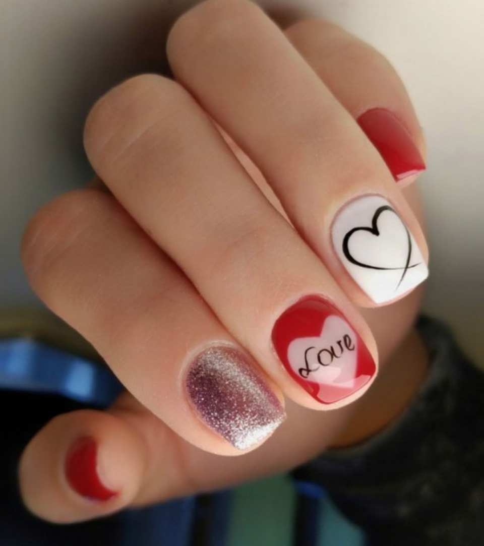 Маникюр с сердечками