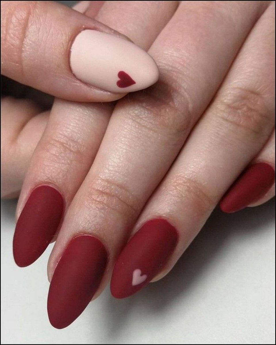 Маникюр с сердечками