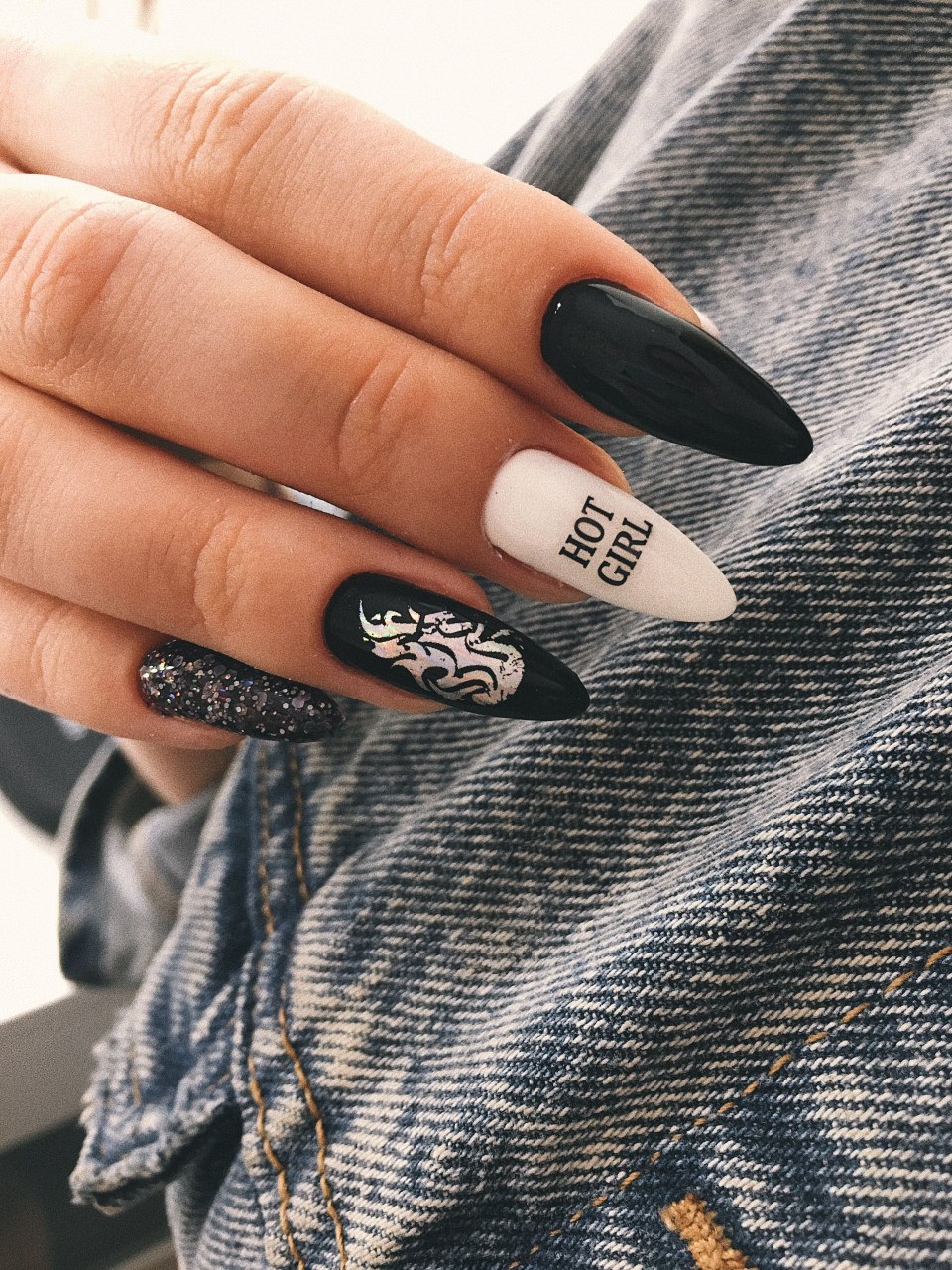 Эстетичный маникюр на длинные ногти