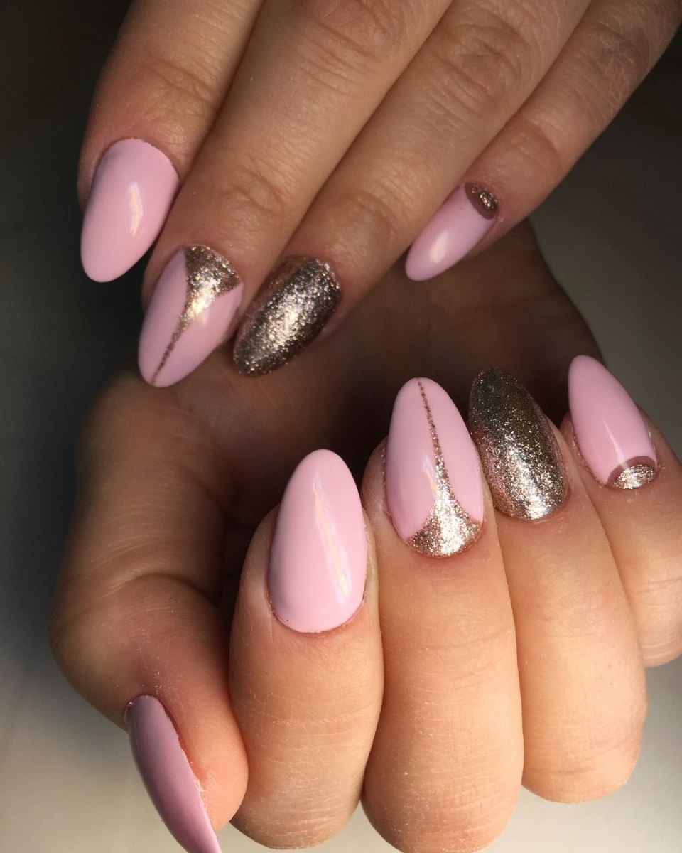 Розовый маникюр