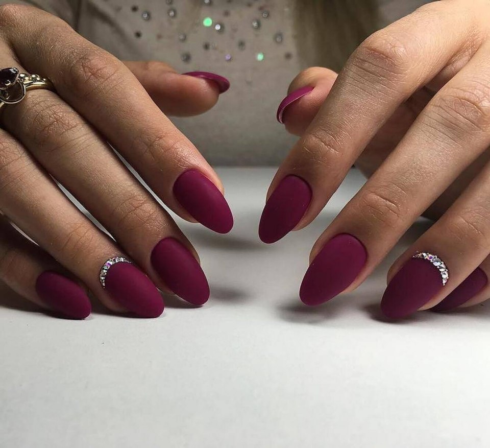 Винные матовые ногти