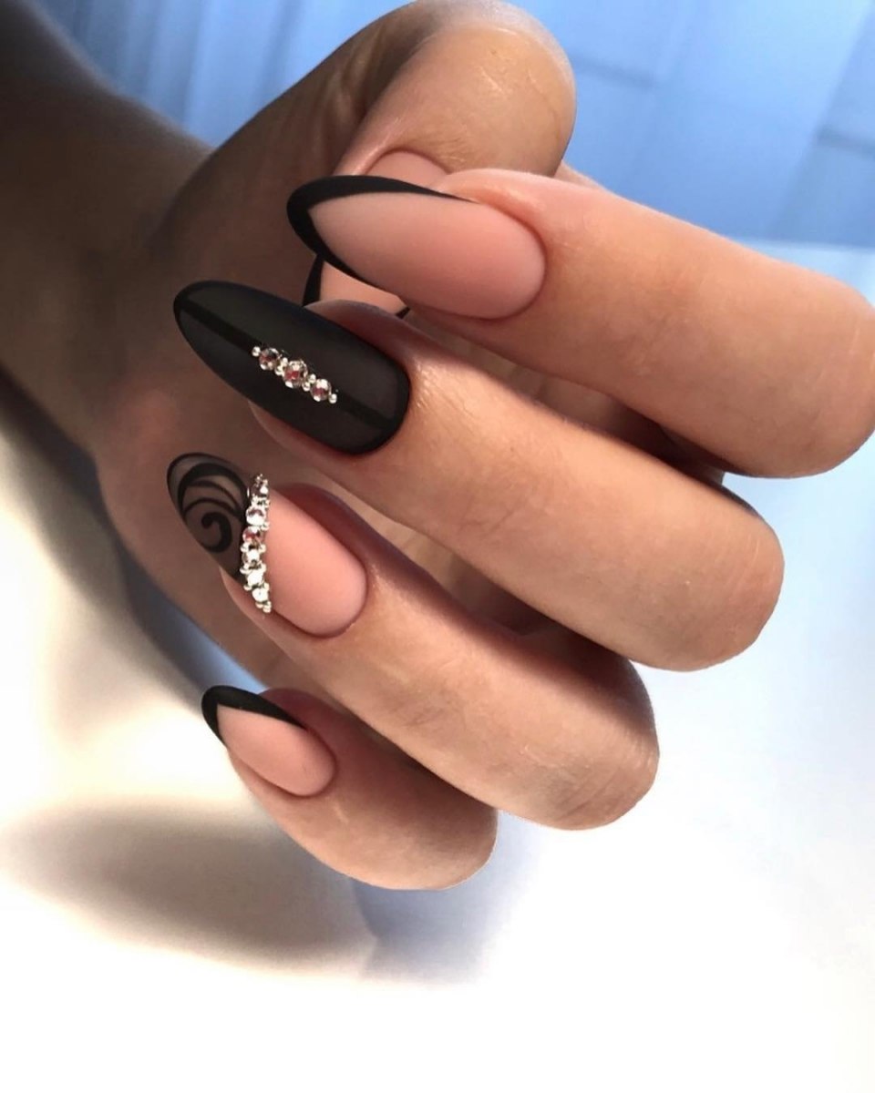 Матовый френч 2021 миндаль