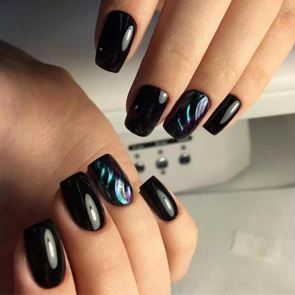 Стильные темные ногти