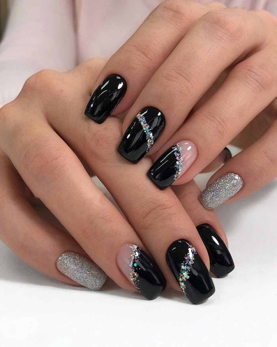 Ногти чёрные с серебром