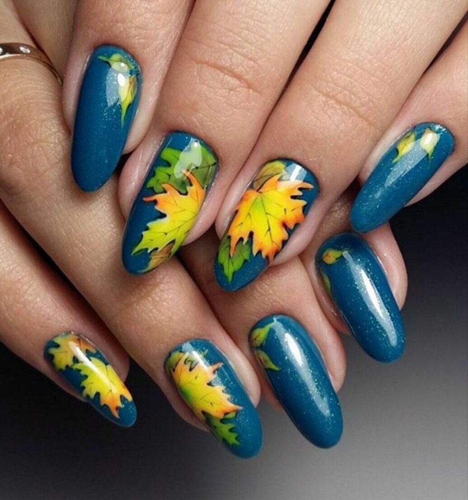 Изумрудный кошачий глаз маникюр