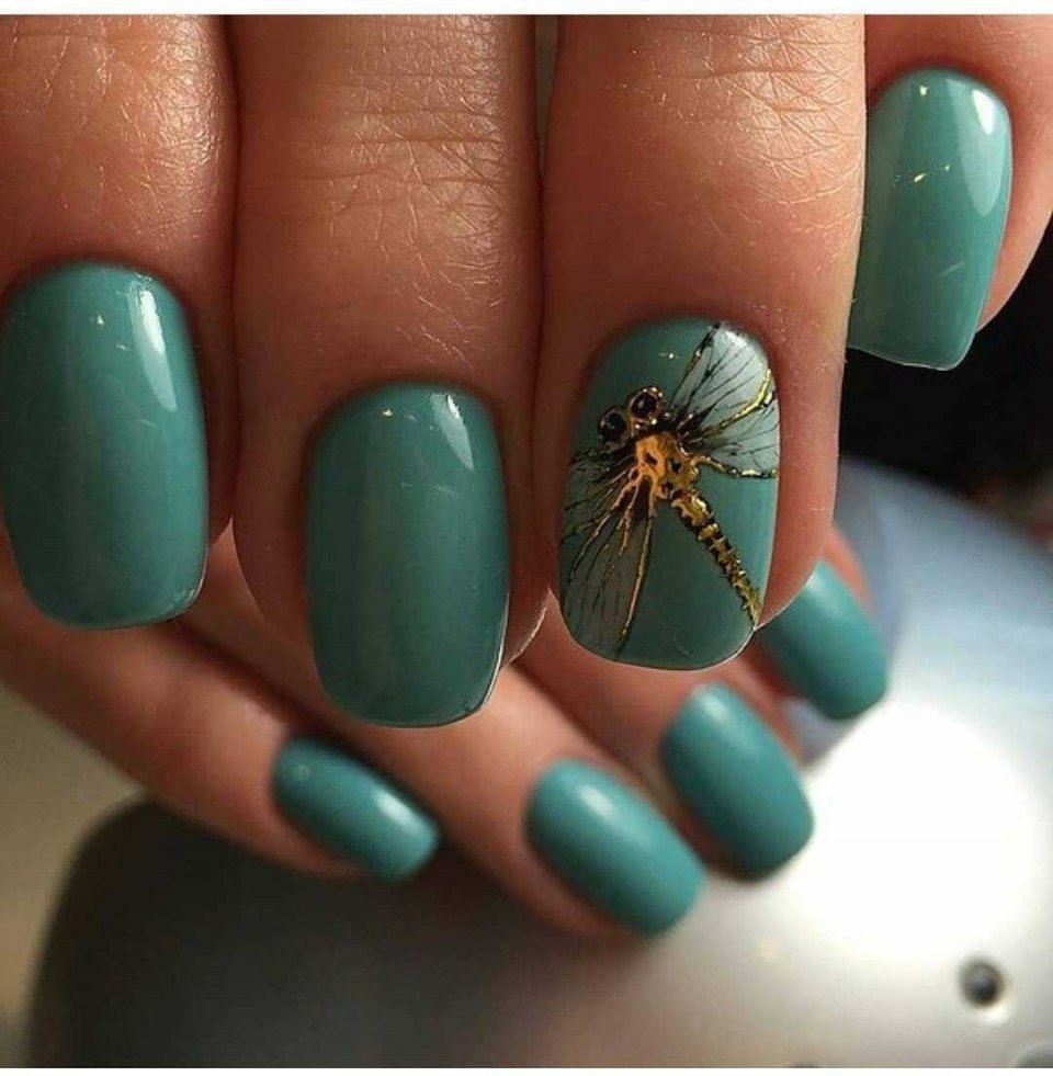 Сине зеленые ногти