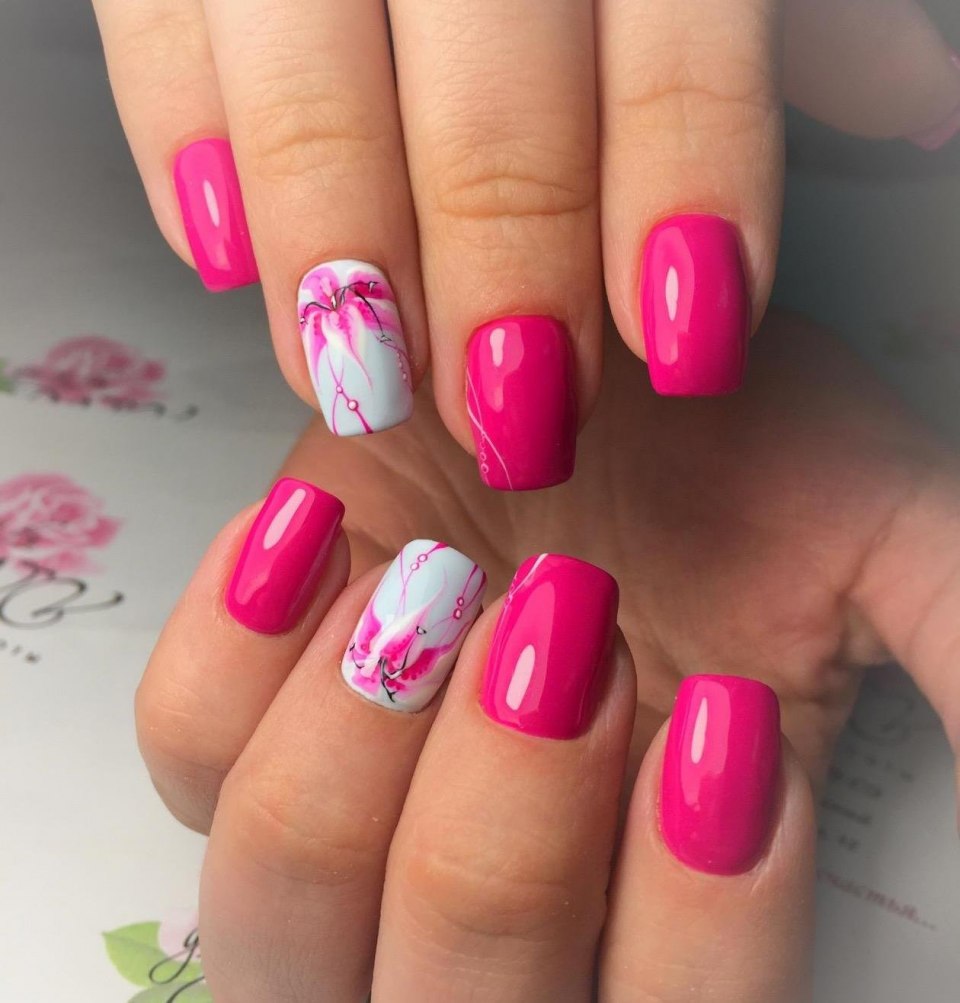 Ярко розово красные ногти