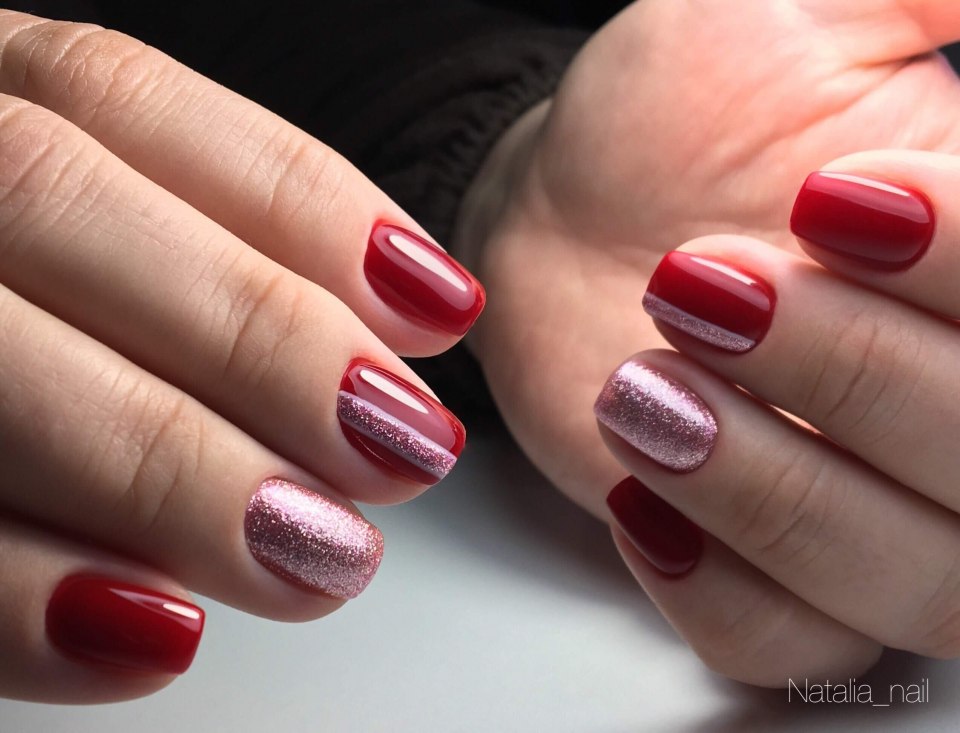 Маникюр красно розовый с блестками