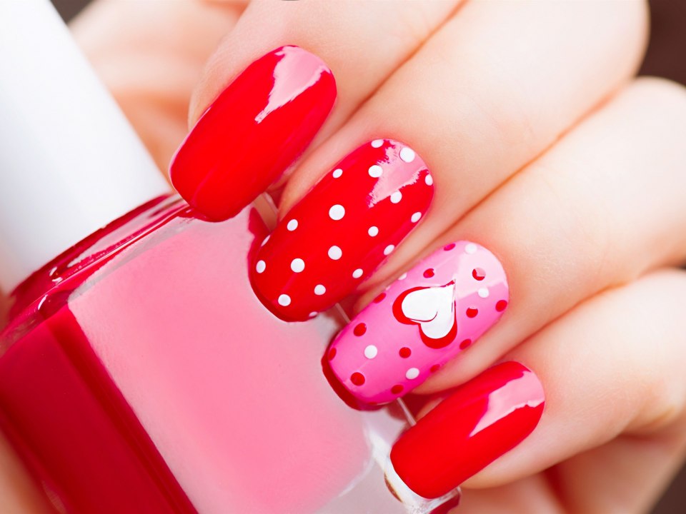 Маникюр с ярким акцентом