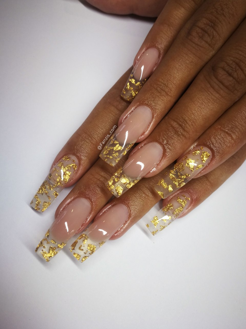 Ногти прозрачные с золотом