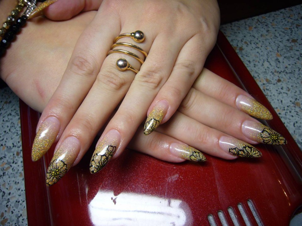 Острые ноготки френч золото