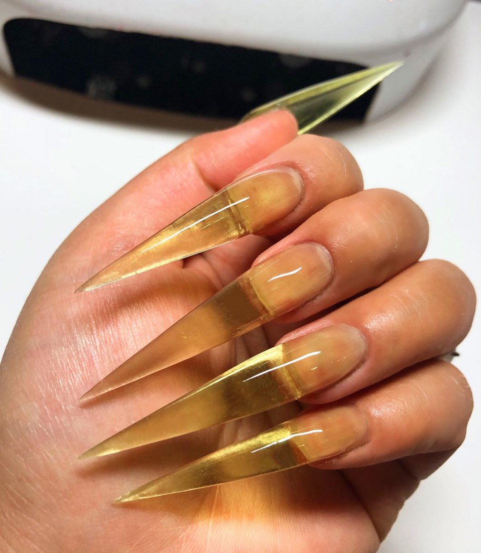 Длинные прозрачные ногти