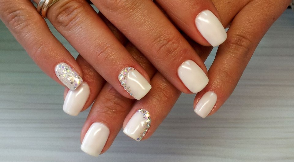 Нюдовые ногти с полосками