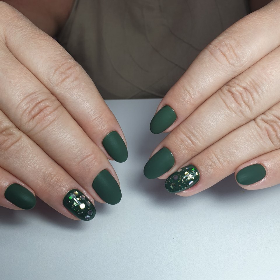 Желто-зеленый маникюр