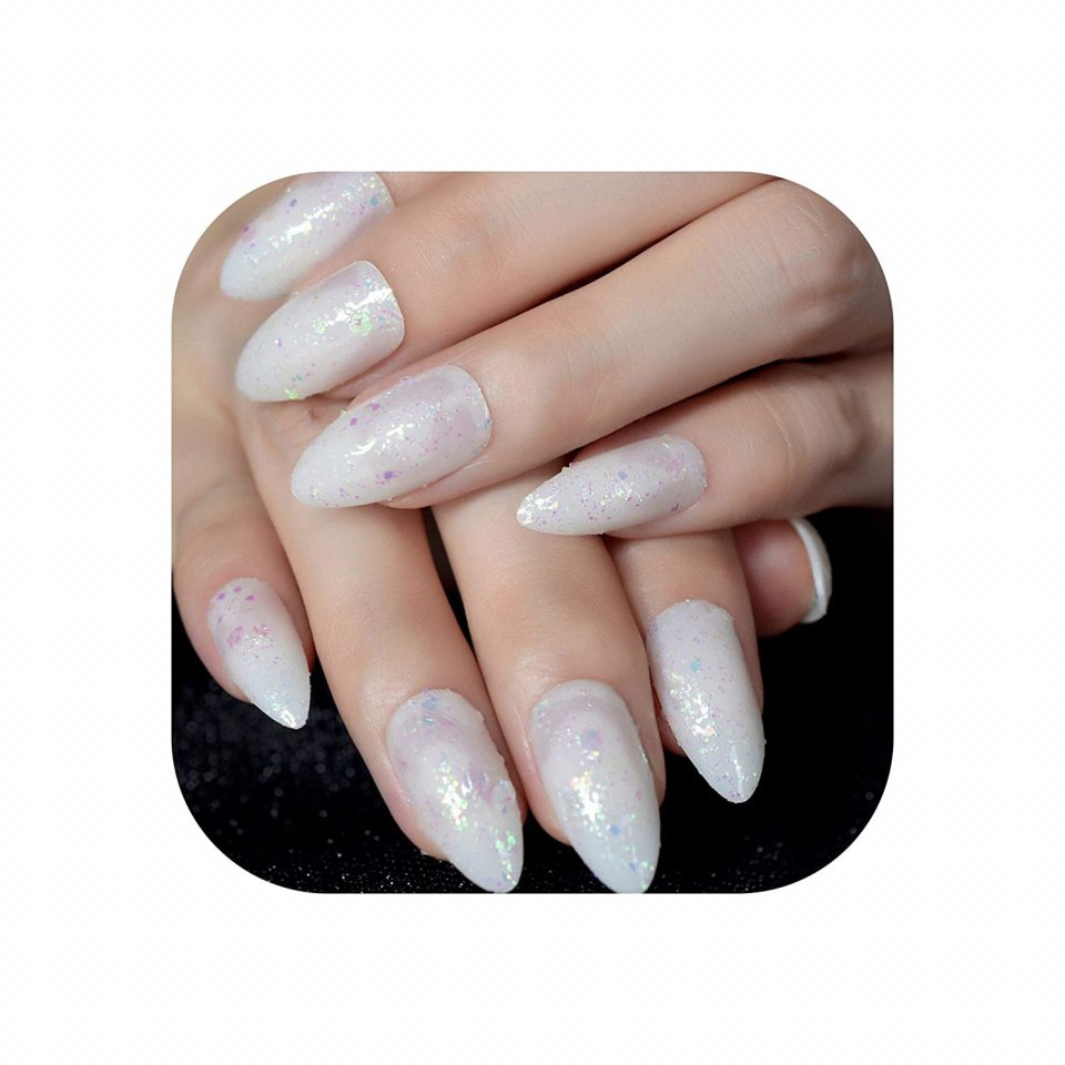 Молочное омбре на ногтях