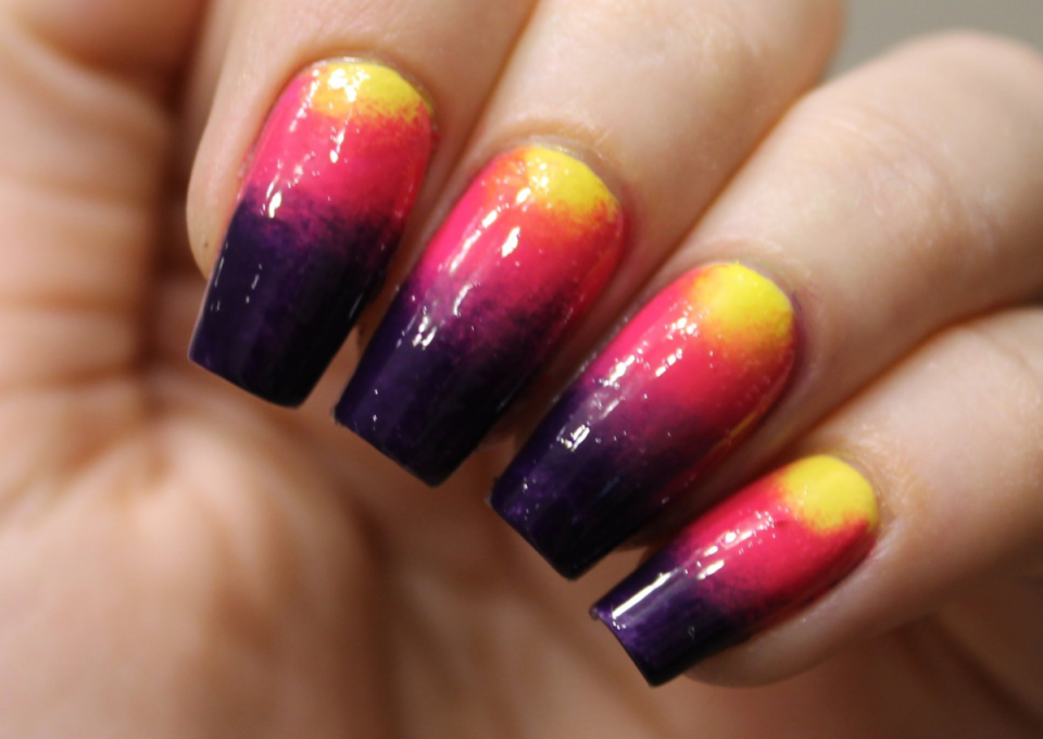 Градиентный маникюр с втиркой