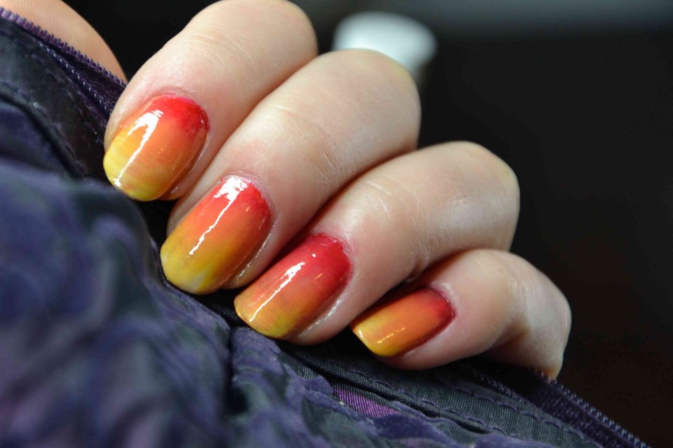 Маникюр омбре