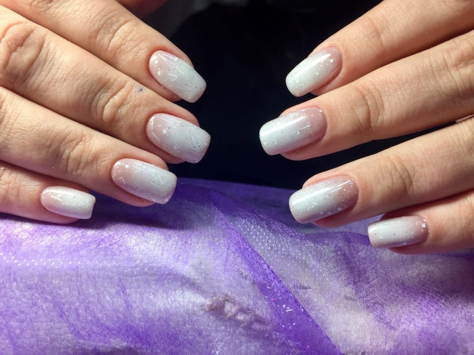 Градиентный маникюр вертикальный