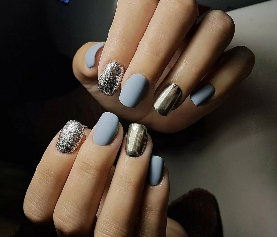 Маникюр серый металлик